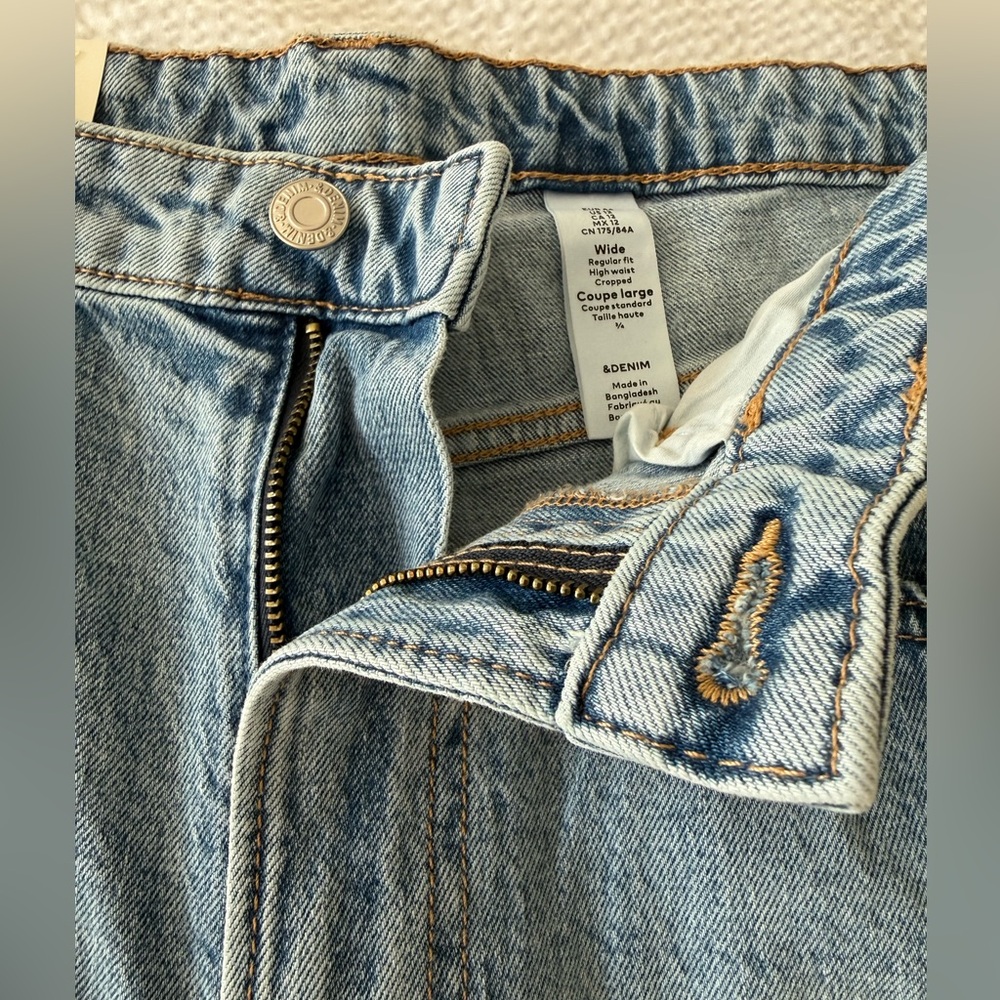 NWT H&M Light washed high waisted Wide leg cropped jeans size 12 - Picture 3 of 10